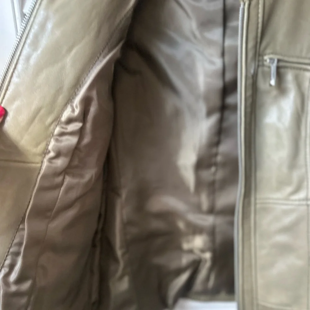 NWOT Michael Kors Med ladies green leather lined jacket.